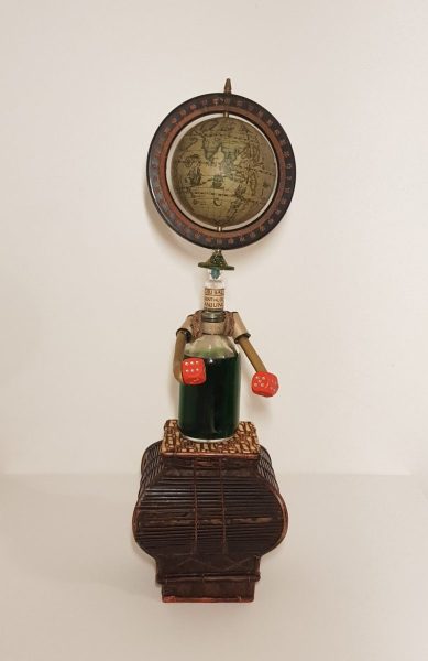 Alaya, celle joue avec le monde